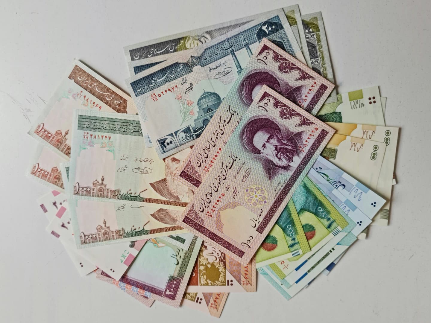 Pair of Islamic Republic of Iran banknotes from 10 tomans to 10,000 tomans
